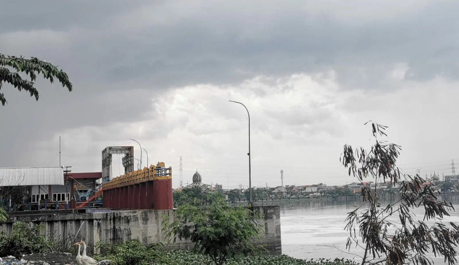 Pemkot Surabaya Rencanakan Bangun Rumah Pompa Air Baru pada 2025 Demi Atasi Banjir