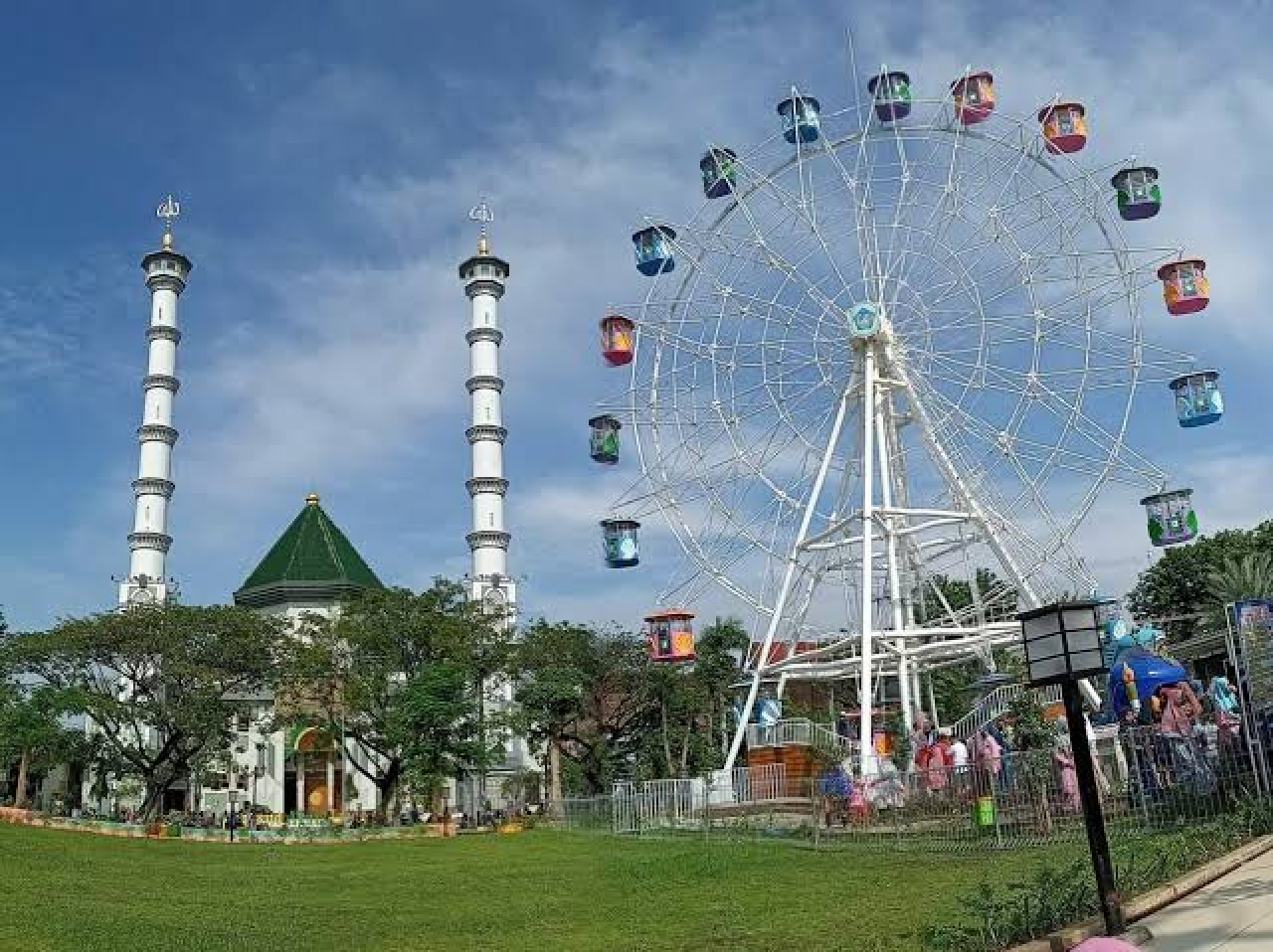 Lima Wisata Menarik di Sekitar Stasiun Lamongan