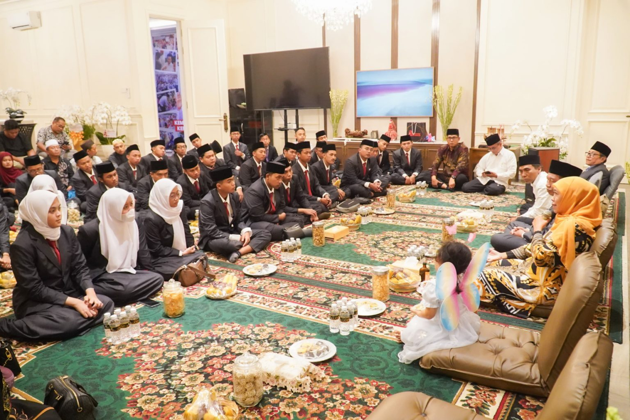 Khofifah Lepas 33 Santri Jatim ke Al Azhar, Ini Pesannya