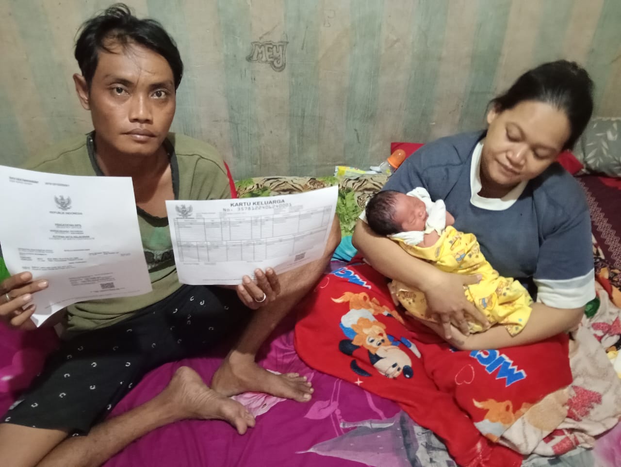 Bayi yang Sempat "Ditahan" Klinik Bersalin di Surabaya Kini Sudah Punya Akte Lahir dan KIA