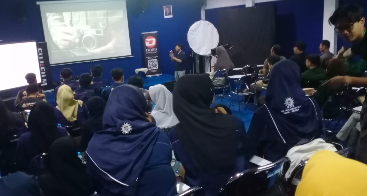 Himmarfi Gelar Pameran dan Workshop Fotografi di Stikosa AWS