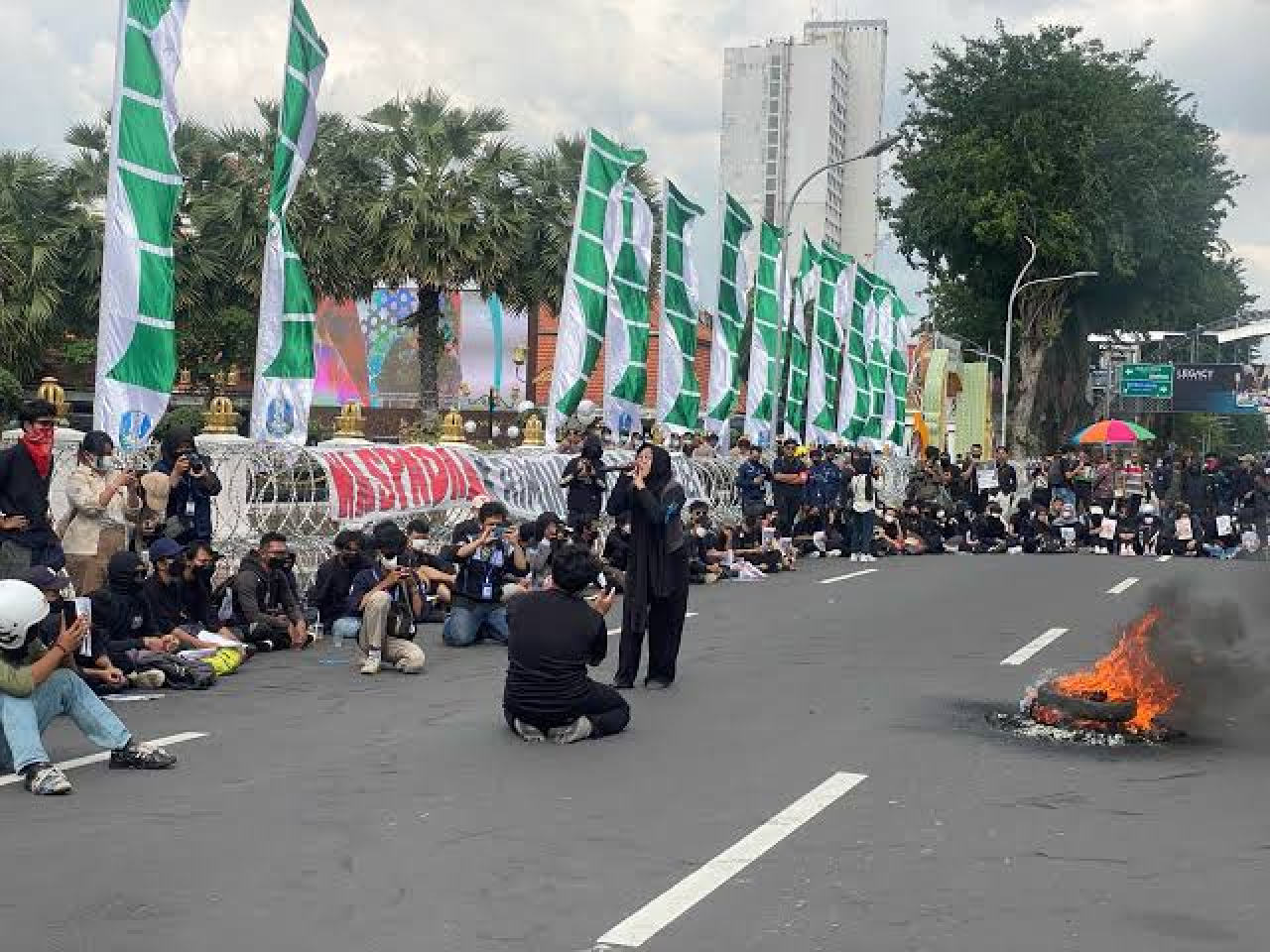 Mahasiswa dan Koalisi Masyarakat Sipil Tetap Demo Tolak UU TNI