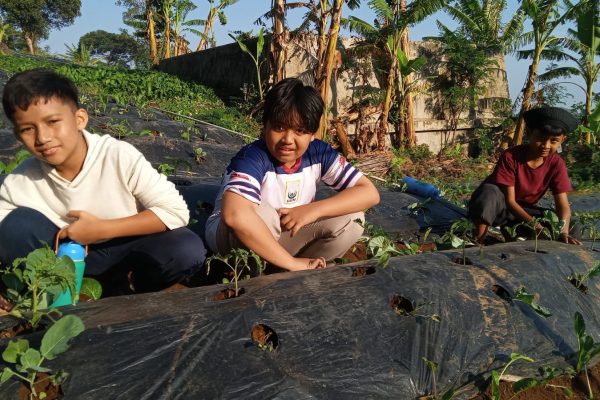 Siswa SD SAIM Belajar Mandiri dan Bersosialisasi lewat Program ‘Homestay’