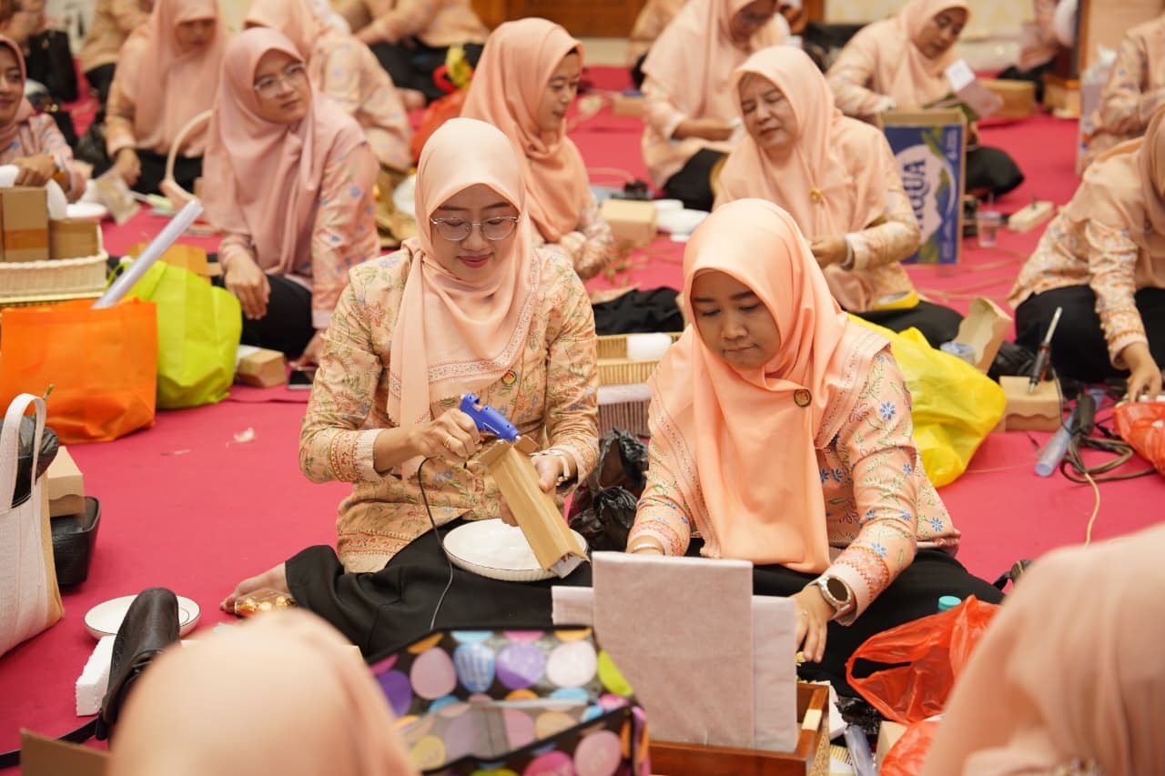 Dari Piring Set Jadi Peluang Usaha